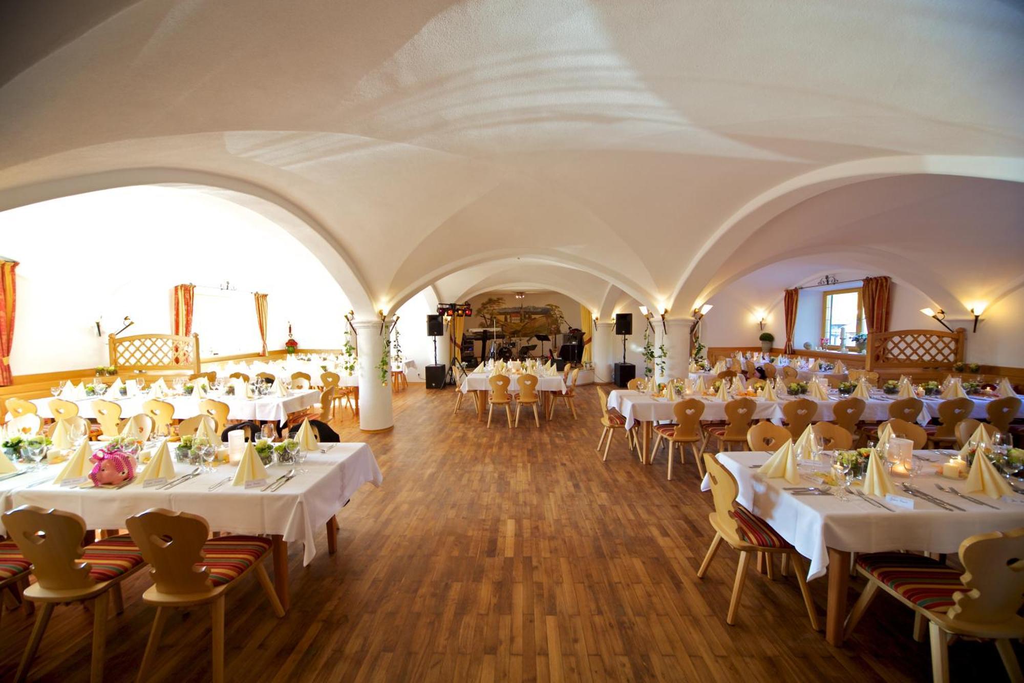 Hotel Gasthof Neuwirt Holzkirchen  Exterior photo